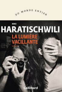 Lire la suite à propos de l’article La lumière vacillante – Nino Haratischwili